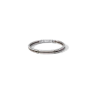 Bracciale sottile in metallo argentato con dettagli intrecciati, ideale per completare l'abbigliamento streetwear.